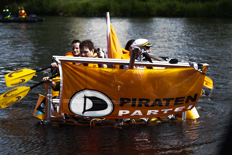 Piraten auf der Ruhr nach ihrem Mastbruch
